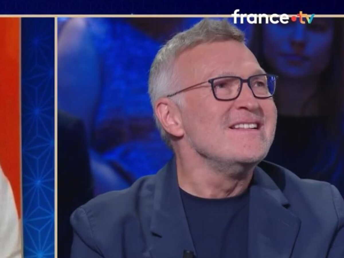 "Ça me fait tout drôle" : Laurent Ruquier ému par une belle surprise de son frère aîné dans La Boîte à secrets (ZAPTV)