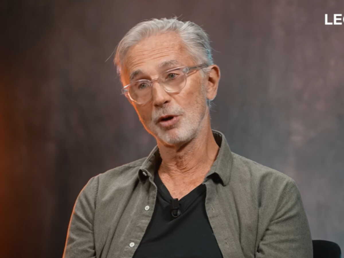 “Ce n’est pas une insulte” : Thierry Lhermitte a-t-il vraiment été en couple avec un célèbre chanteur français ?
