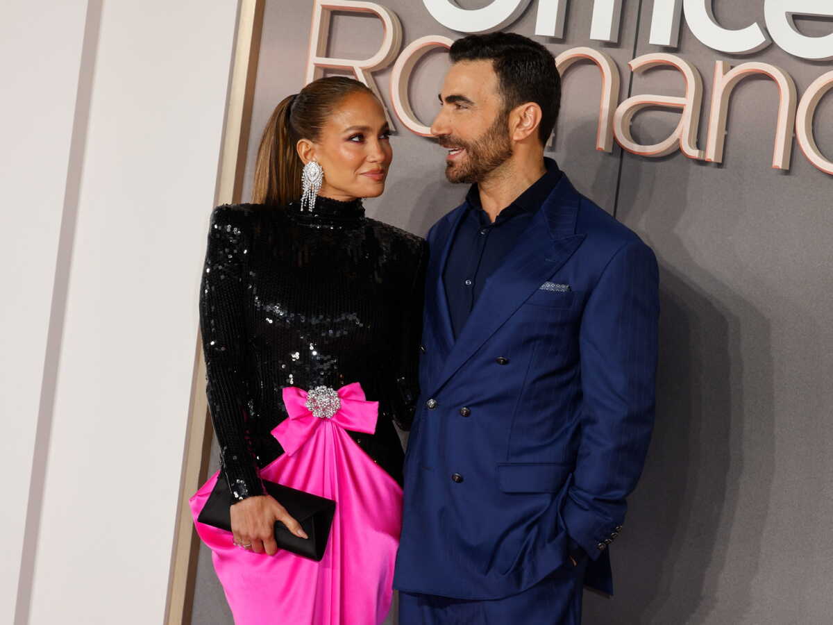 Jennifer Lopez et Brett Goldstein en couple ? Les deux acteurs aperçus ensemble, ils relancent les rumeurs de liaison