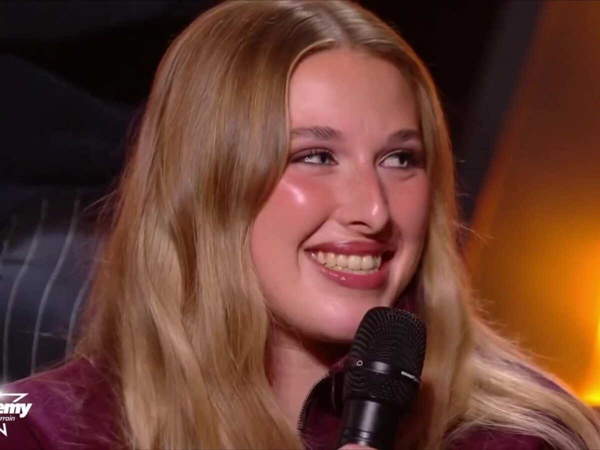 "Vous voulez que je pleure, c'est ça ?!" : Héléna émue aux larmes par un magnéto surprise dans la Star Academy