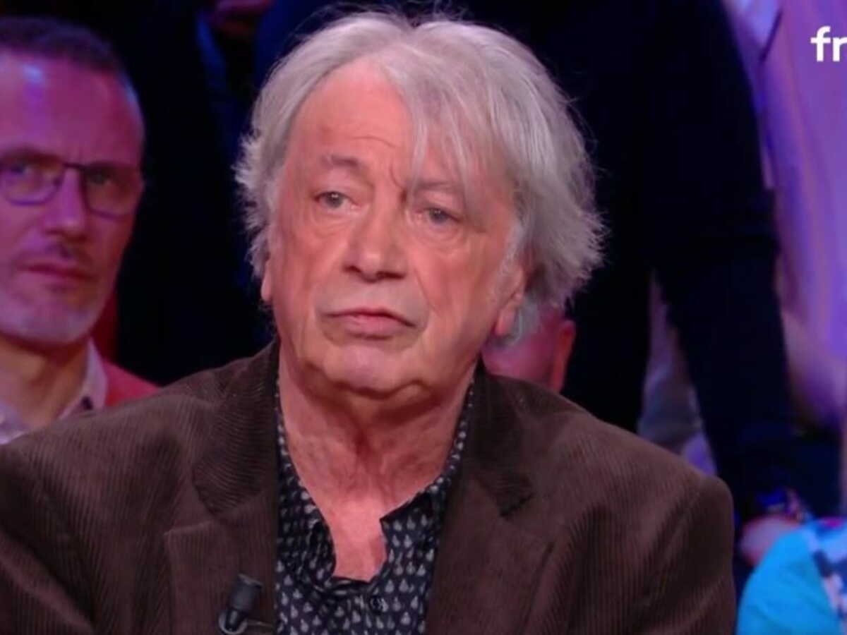 Hervé Vilard "saoulé" d'évoquer son homosexualité dans Quelle époque !, "Les gens n'en ont rien à foutre..." (ZAPTV)