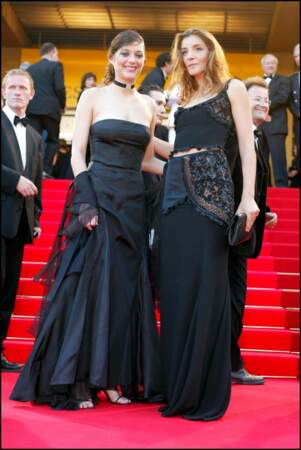 Les pires looks des stars françaises au Festival de Cannes - ...Clotilde Courau, une année gothique à Cannes