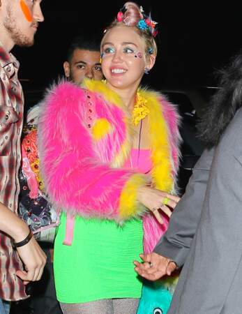 Miley Cyrus arrive à sa soirée 
