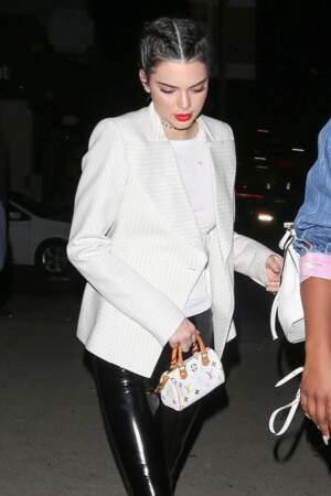Mini sac, maxi effet : avec son Vuitton riquiqui, Kendall Jenner est sûre de se faire remarquer