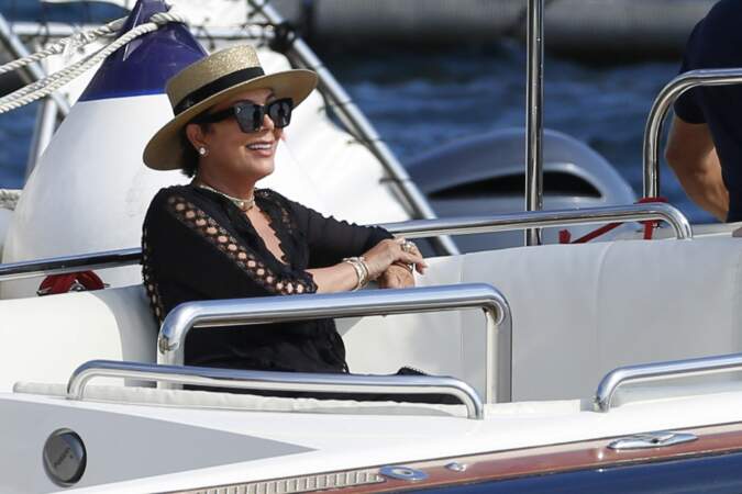 Kris Jenner a rejoint sa fille pour les vacances, après l'Italie, ils accostent en France