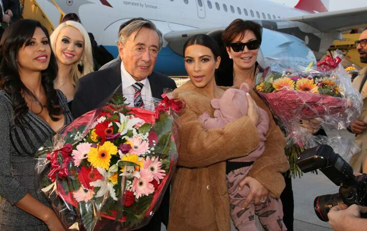 Avec sa maman, Kris Jenner, un beau bouquet les attend