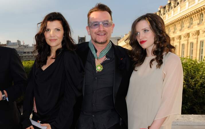 Bono entouré de sa femme Alison et de leur fille Eve