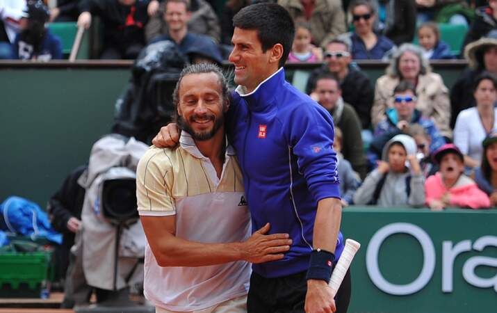 Novak Djokovic salue son adversaire d'un jour