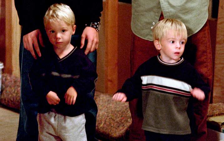 Les jumeaux David et Sam Camden étaient au départ joués par des quadruplés (trois garçons et une fille)