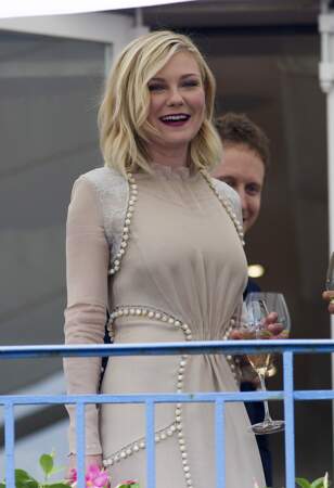 Cannes 2016: Kirsten Dunst très jolie dans sa robe Aouadi Couture.