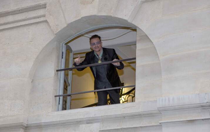 Bono à la fenêtre du Ministère de la Culture