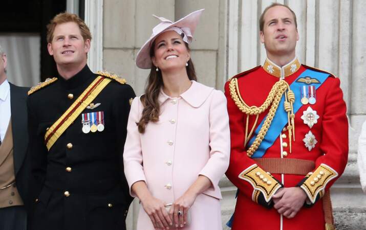 En juin 2013, pour l'anniversaire de la Reine, dernière apparition publique de Kate avant l'accouchement... 