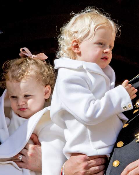 Fête Nationale Monégasque : les jumeaux étaient très élégants tout de blanc vêtus