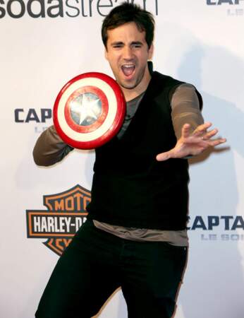 Alex Goude se croit-il aussi invincible que Captain America ?