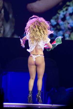 Lady Gaga, artiste en fleurs.....