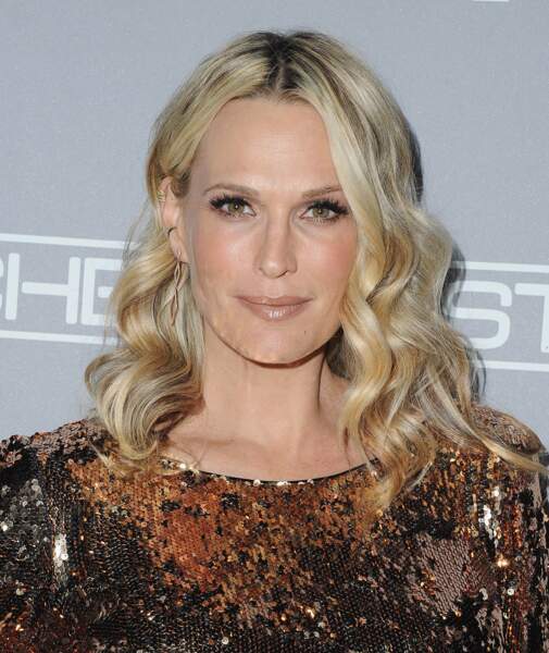 Molly Sims : coiffure boucles glam