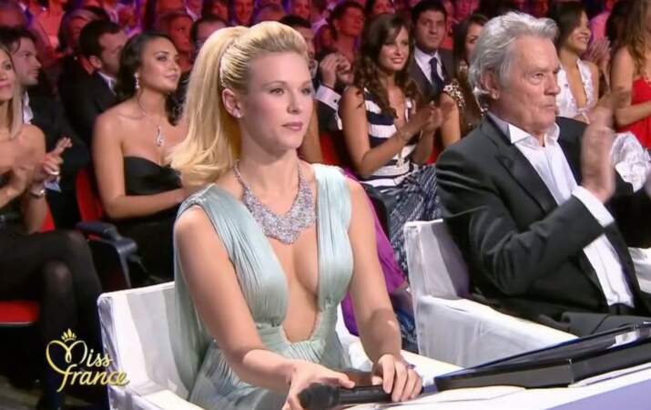 Lorie était très sexy lors de l’élection de Miss France 2012