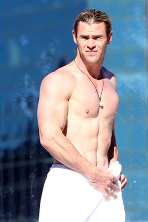 Ces stars masculines qui affichent des abdos en béton : Chris Hemsworth 33 ans, le frangin n°1 
