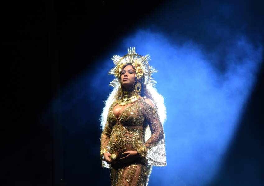 1. Beyoncé : 105 millions de dollars