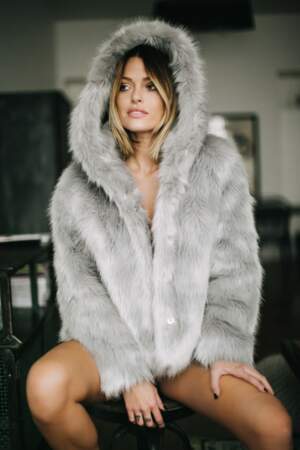 Missguided x Caroline Receveur manteau en fausse fourrure grise à capuche  98,00 euros