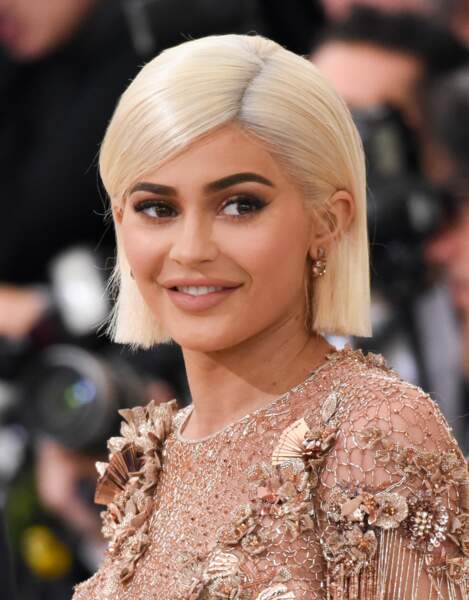 Cheveux : quand les stars passent toutes au blond, comme Kylie Jenner