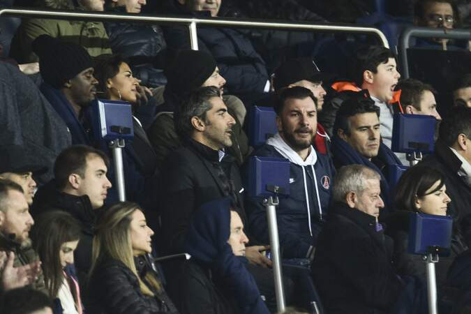 Ary Abittan et Michaël Youn dans les tribunes du Parc des Princes pour le match PSG-Real, le 6 mars