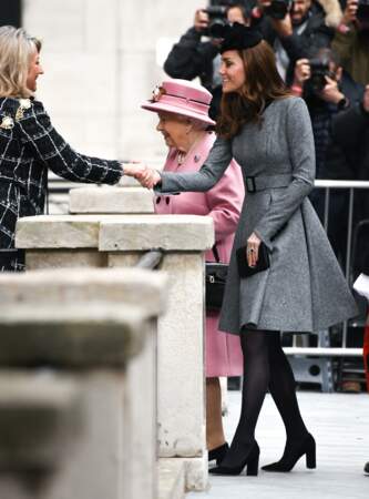 Kate Middleton rayonnante pour sa première sortie solo avec Elizabeth II 