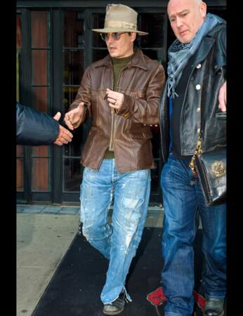 Toujours Johnny Depp mais avec un look plus "déchiré"