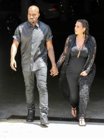 Kanye West se cogne violemment la tête contre un panneau