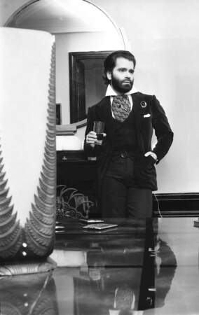L'évolution physique de Karl Lagerfeld : le créateur en 1973