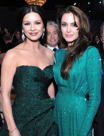 Michael Douglas tape l'incruste entre Catherine Zeta-Jones et Angelina Jolie