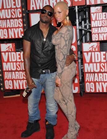 En 2009, Kanye West et Amber Rose, en combinaison serpent, s'étaient collé une petite mine sur le red carpet
