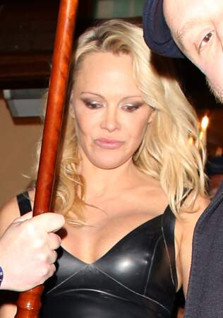 Pamela Anderson présente sa nouvelle collection de lingerie