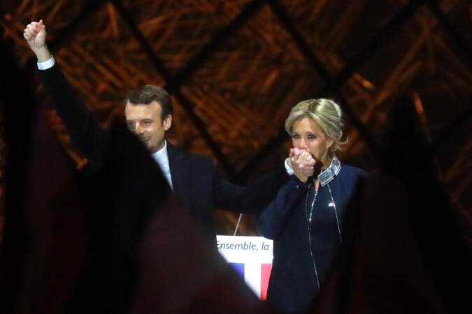 Emmanuel Macron fête sa victoire en famille au Louvre