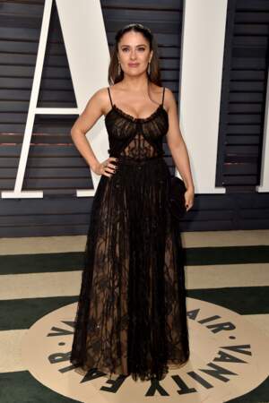 Soirée Vanity Fair : décolletés, robes fendues, side boob, l’after party très sexy des Oscars - Salma Hayek
