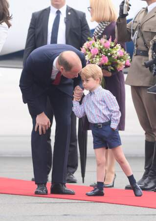 Le prince George fait la tête lors d’une visite officielle - ... que "Oui, c'est ch****" mais que pas le choix !
