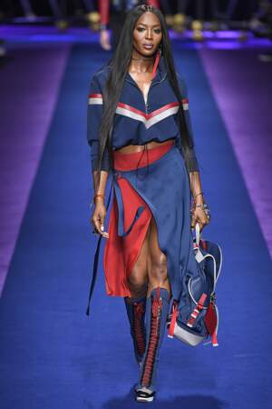 Défilé Versace printemps-été 2017 : Naomi Campbell toujours aussi canon à 46 ans