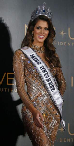 Iris Mittenaere élue Miss Univers : 1er shooting avec l'écharpe de Miss Univers pour notre belle Iris