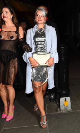 Lily Allen assiste à la Love Magazine Party au côté d'une mystérieuse inconnue, Londres