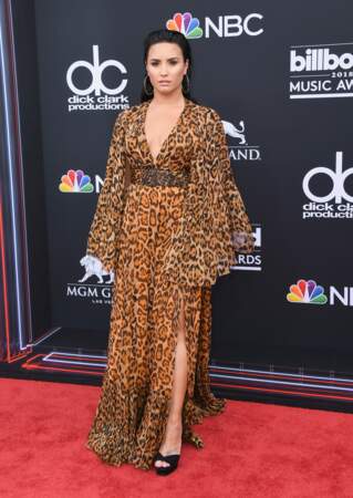 Don't : Demi Lovato et sa robe longue fluide léopard 