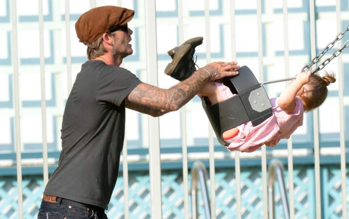 David Beckham s'amuse avec Harper dans un parc de SoHo