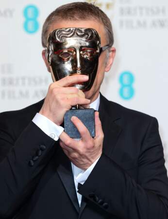 Christoph Waltz, meilleur acteur dans un second rôle, se cache derrière son masque
