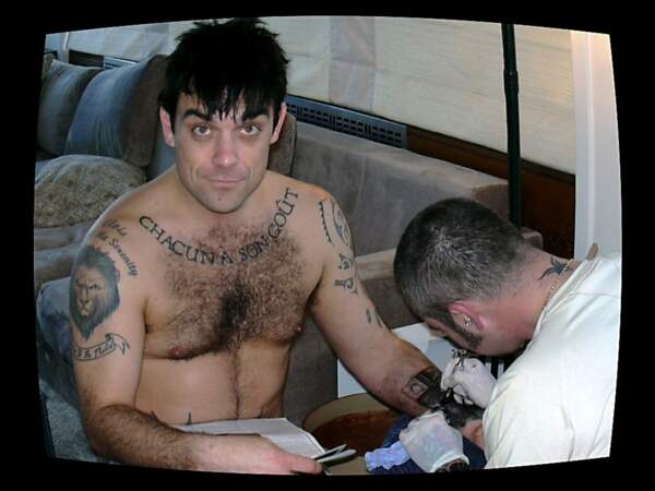 Tatouages de stars: le superbe "Chacun à son goût" au lieu de "Chacun ses goûts" de Robbie Williams