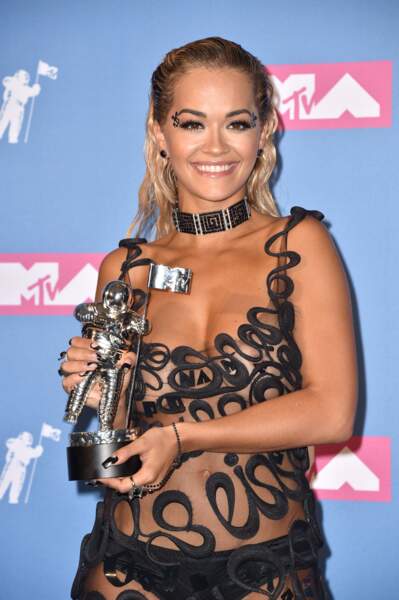 Rita Ora en montre BEAUCOUP TROP aux MTV Video Music Awards 2018