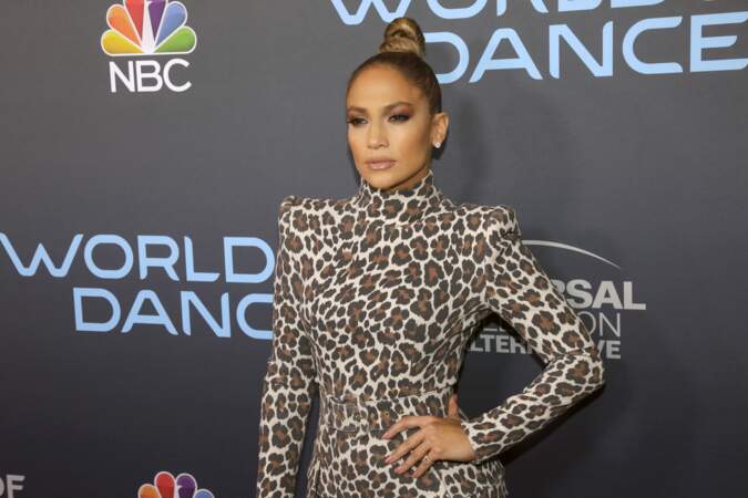 Coiffure : 10 chignons pour cheveux mi-longs (Jennifer Lopez)