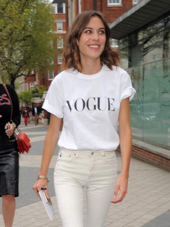 Comment porter le t-shirt blanc : les looks des people