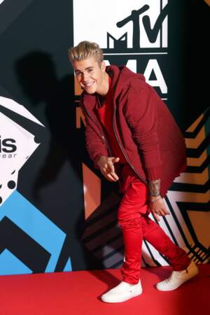 Quand il est arrivé sur le red carpet, Justin Bieber était content