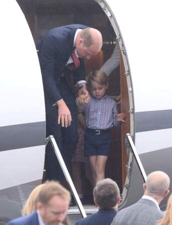 Le prince George fait la tête lors d’une visite officielle - Allez GO, GO, GO