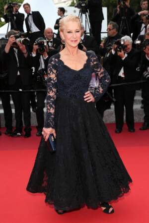 Cannes 2016: la reine Helen Mirren en robe noire et bijoux Chopard