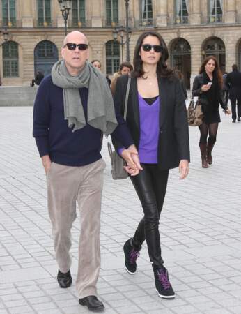 Bruce Willis et Emma Heming en balade sur la place Vendôme.